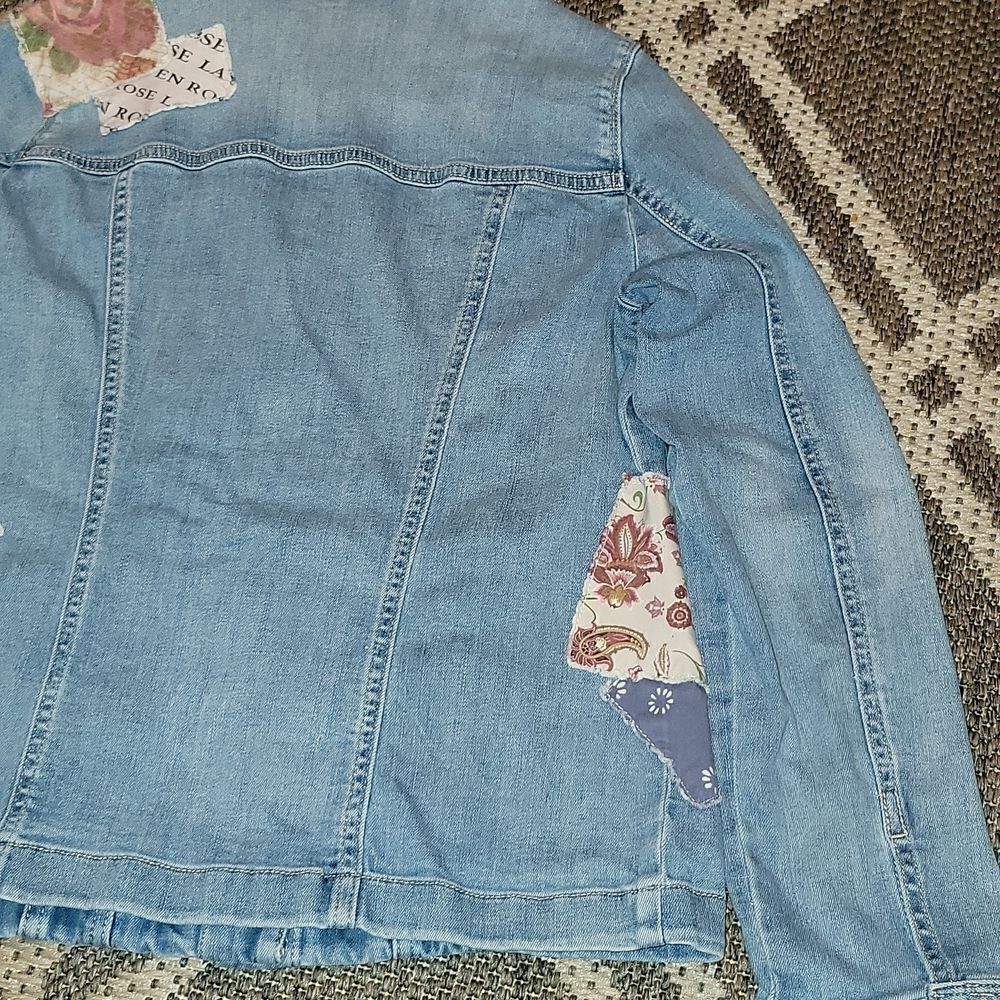 Chicos Patchwork Stretch Light Wash Oversized Jea… - image 8